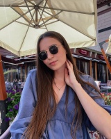 Сексуальная молодая девушка, без комплексов – Фото 1