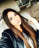 Молодая и привлекательная брюнетка – Фото 3