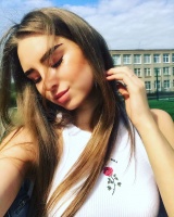 Симпатичная девушка с пышными бедрами ищет секс – Фото 1