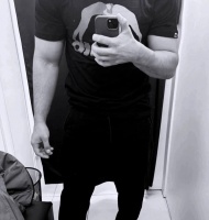 Молодой спортивный парень ищет с кем выпустить пар. – Фото 1