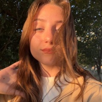 Маленькая шалунья ищет послушного  – Фото 1