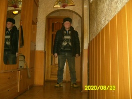 Й-Ола. Мужчина ждет встречи.  – Фото 1